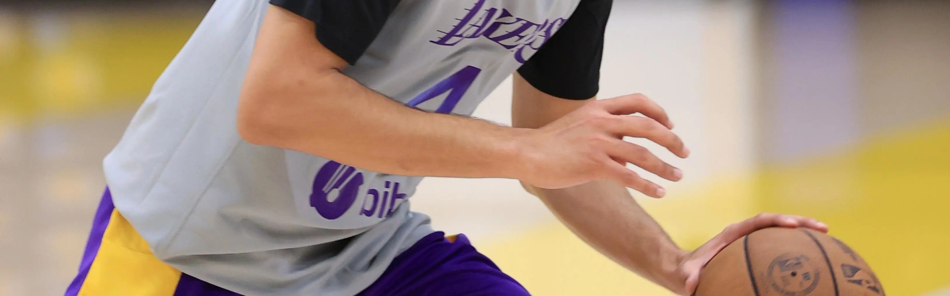 半岛体育官网-中国男篮遇劲敌！新西兰莫哈韦· 金场均18.5分，此前被湖人47号签选中