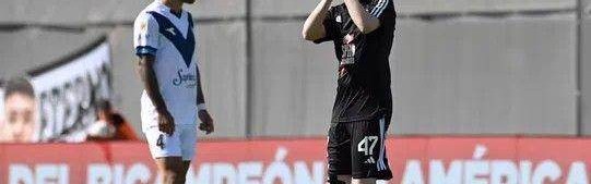 半岛体育官网-网红打卡式出场，阿甲营销丑闻？这是对足球的亵渎！