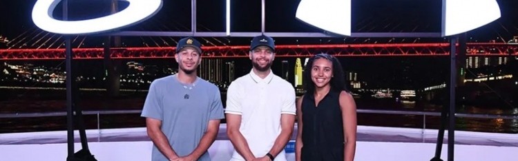 半岛体育官方网站-库里社媒晒出一大波中国行图片&amp;视频：这里的能量不可思议