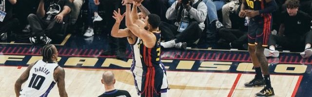 半岛体育官网-4000记只是又一开始 剑指5533 库里划下神的门槛