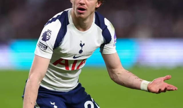 半岛体育官方网站-热刺本赛季英超主场仅拿10分，英格兰前四级别联赛倒数第二