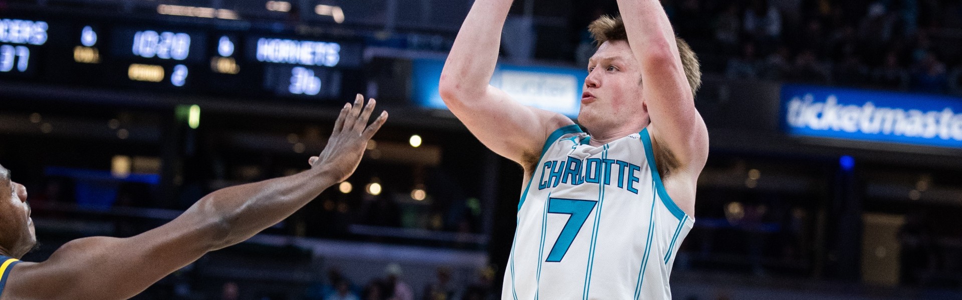 【菜鸟】克尼佩尔20分4三分 尼德豪泽伤退 贝利16投得12分2板3助